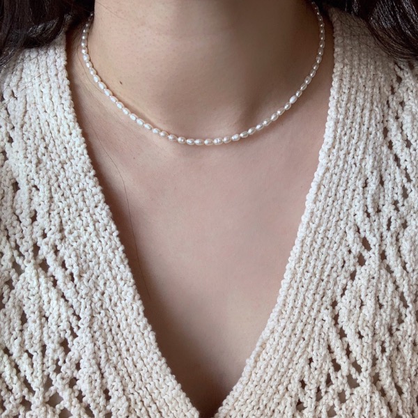 TINY PEARL NECKLACE