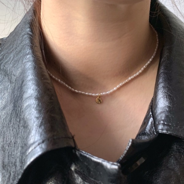 TINY SEED PEARL NECKLACE